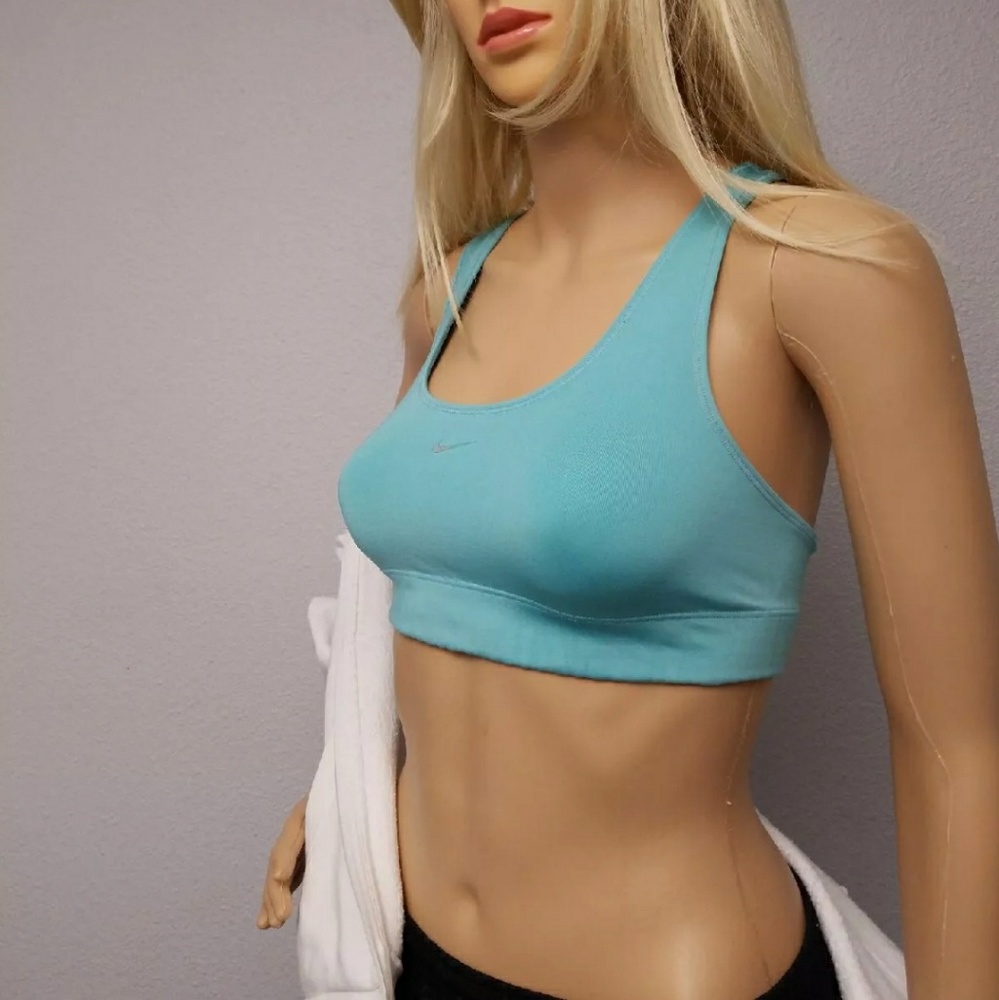 Aqua color Nike sports bra
Size S